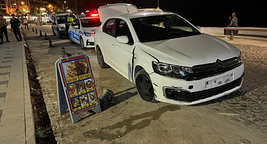 Lastiği patladı dubalara çarptı