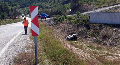 Otomobil uçuruma devrildi