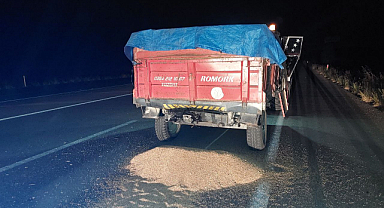 Otomobil ve traktör çarpıştı: 3 yaralı