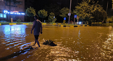 Şiddetli yağmur su baskınlarına neden oldu