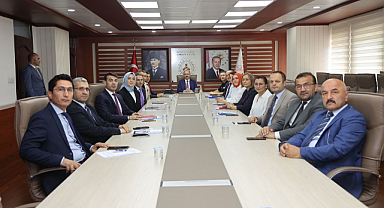 Vali Serdengeçti temsilcilerle görüştü