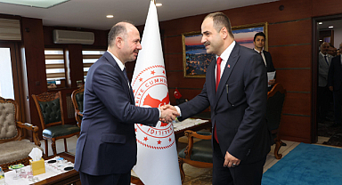 Vali Serdengeçti, Zafer Bayramı tebriklerini kabul etti