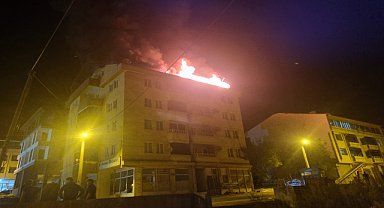 5 katlı binada çıkan yangın itfaiye tarafından kontrol altına alındı