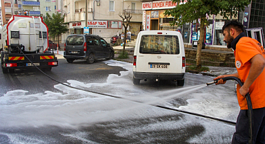 Cadde ve sokaklar yıkanıyor