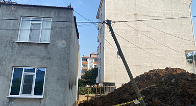 Çöken duvarın altında kalan işçi yaralandı