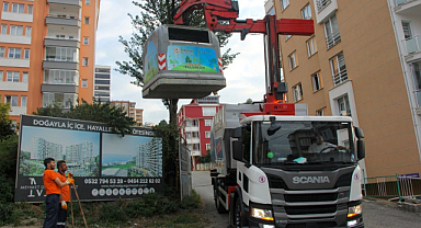 Çöp konteynerleri yerinde yıkanıyor