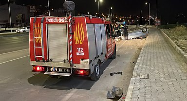 Devrilen otomobilin sürücüsü yaralandı