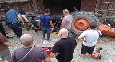 Devrilen traktörün sürücüsü öldü