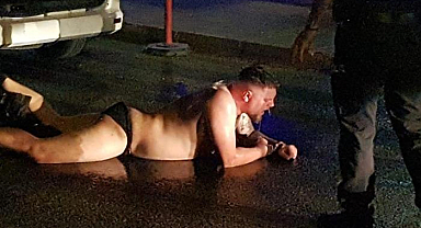 Kendini yerden yere attı, polislere ecel teri döktürdü!
