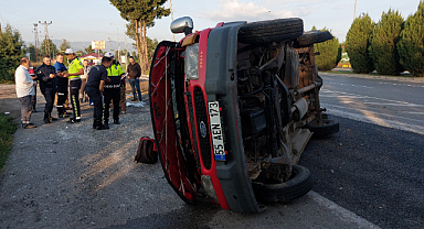 Minibüs takla attı: 15 yaralı