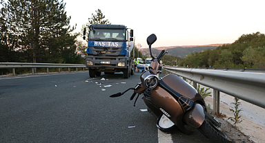 Motosiklet beton mikseriyle çarpıştı: 2 ağır yaralı