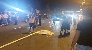Motosiklet ile otomobilin çarptığı yaşlı kadın hayatını kaybetti