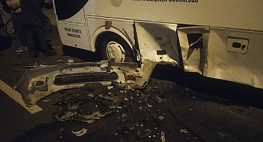 Otomobil park halindeki otobüse çarptı: 1 yaralı