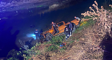 Pikap dereye uçtu: 1 ölü 3 yaralı
