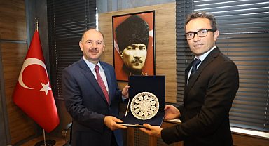 Projeler hakkında bilgi aldı