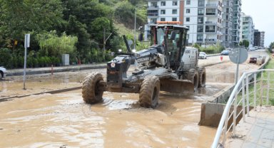 Samsun'daki selin ardından ekipler yaraları sarıyor