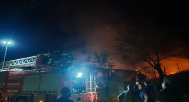 Saraydüzü ilçesinde çıkan yangında bir ev kullanılamaz hale geldi