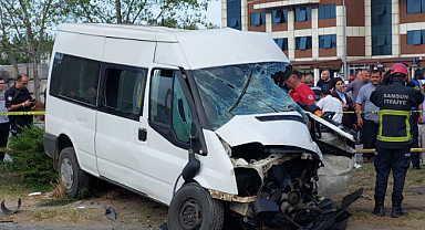 Tır öğrenci servisi ile çarpıştı: 1 ölü, 6 yaralı