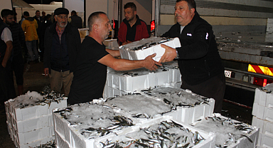 Tonlarca balık bir saatte tükeniyor