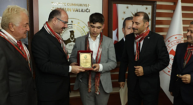 Vali Serdengeçti Ahilik Haftası Etkinlikleri'nde esnafları kabul etti