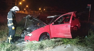 Yanan otomobilden son anda kurtuldu
