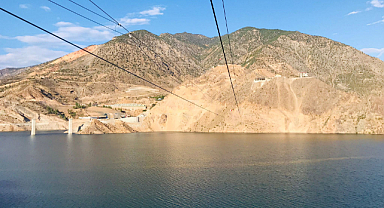 Zipline yaparken mahsur kaldı
