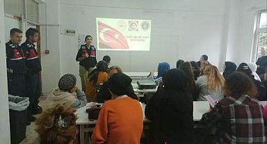 Atölyede çalışan kadınlara KADES eğitimi