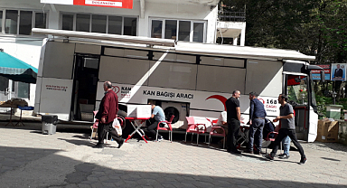 Başkan Özden'den Kızılay'a destek