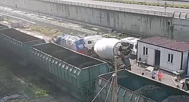 Beton mikseri trenle çarpıştı!