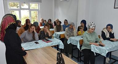 Bu merkezde kadınlar üreterek kazanıyor
