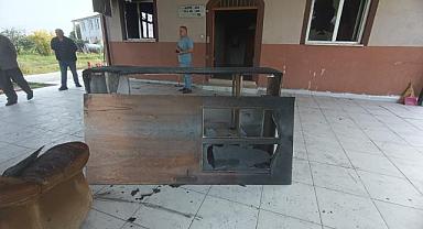 Cemaatin Arasına Karışıp, 2 Camiyi Yakmaya Çalıştı