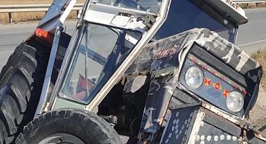 Çorum'da otomobil ve traktör çarpıştı: 1'ağır 5 yaralı