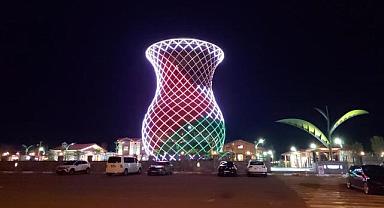 Filistin bayrağı, 29 metrelik çay bardağına yansıtıldı