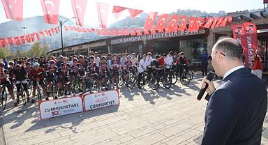 Giresun'da Hem Denizde Hem de Karada Cumhuriyet Coşkusu Yaşandı