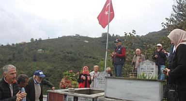 Giresun'da vefat eden İstiklal Savaşı gazisinin mezarına Türk bayrağı dikildi