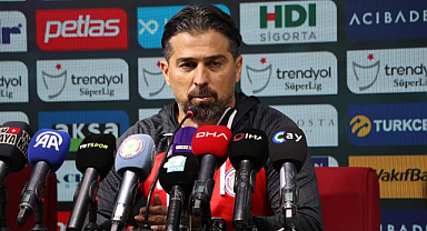 İlhan Palut: “Maçı tutabildik ve çok güzel bir dakikada gol attık”