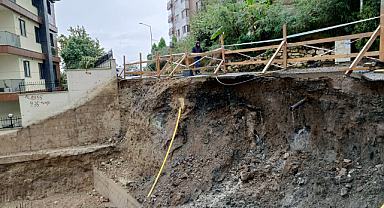 İnşaat çalışmalarında yolda göçük oluştu