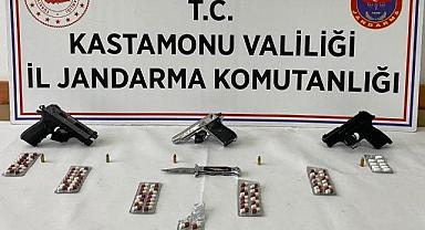 Jandarma zehir tacirlerine göz açtırmadı: 5 gözaltı