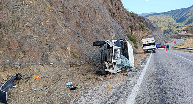 Minibüs devrildi: 2 yaralı