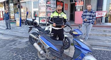 Motosikletiyle 12 yıldır muayenesiz ve sigortasız gezmiş