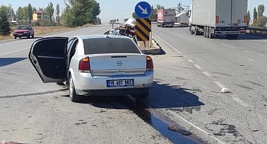 Otomobil ile traktör çarpıştı: 1'i ağır, 5 yaralı