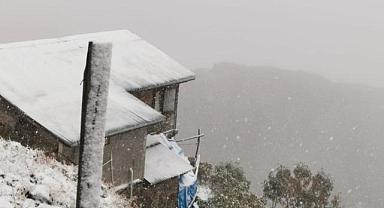 Rize yaylaları beyaza büründü