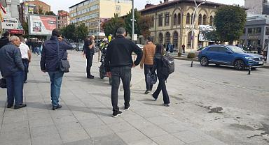 Şehrin en işlek caddesinde çanta paniği!