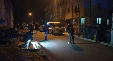 Sopalarla gelip etrafa ateş açtılar