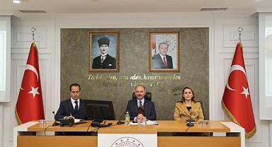Vali Serdengeçti Muhtarlar Günü'nü kutladı