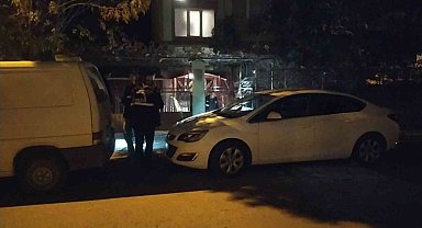 Baba-oğul kavgasını ayırmaya çalışan 3 kişi bıçaklandı