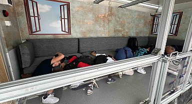 Çocuklar depremi simülasyon tırı ile öğreniyor