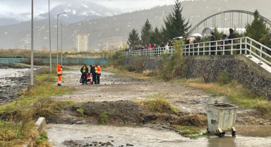 Dalgaların Yükselmesiyle 5 Askeri Personel Yaralandı