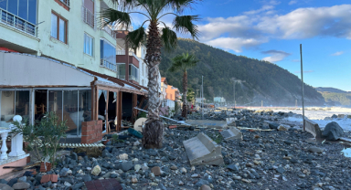 Deniz Taştı Sokaklar Savaş Alanına Döndü