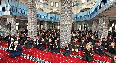Düzce depreminde hayatını kaybedenler anıldı